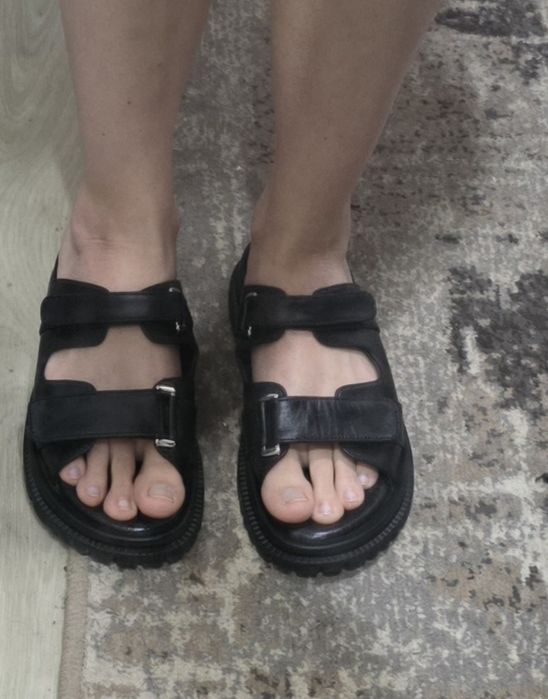 Шльопанці шкіряні  чорні