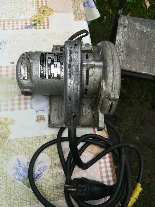 Продаю дисковую, циркулярную, ручную пилу " HOLZ- HER 28015 " 0,8квт