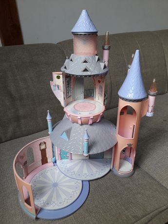 Duży domek dla lalek zamek