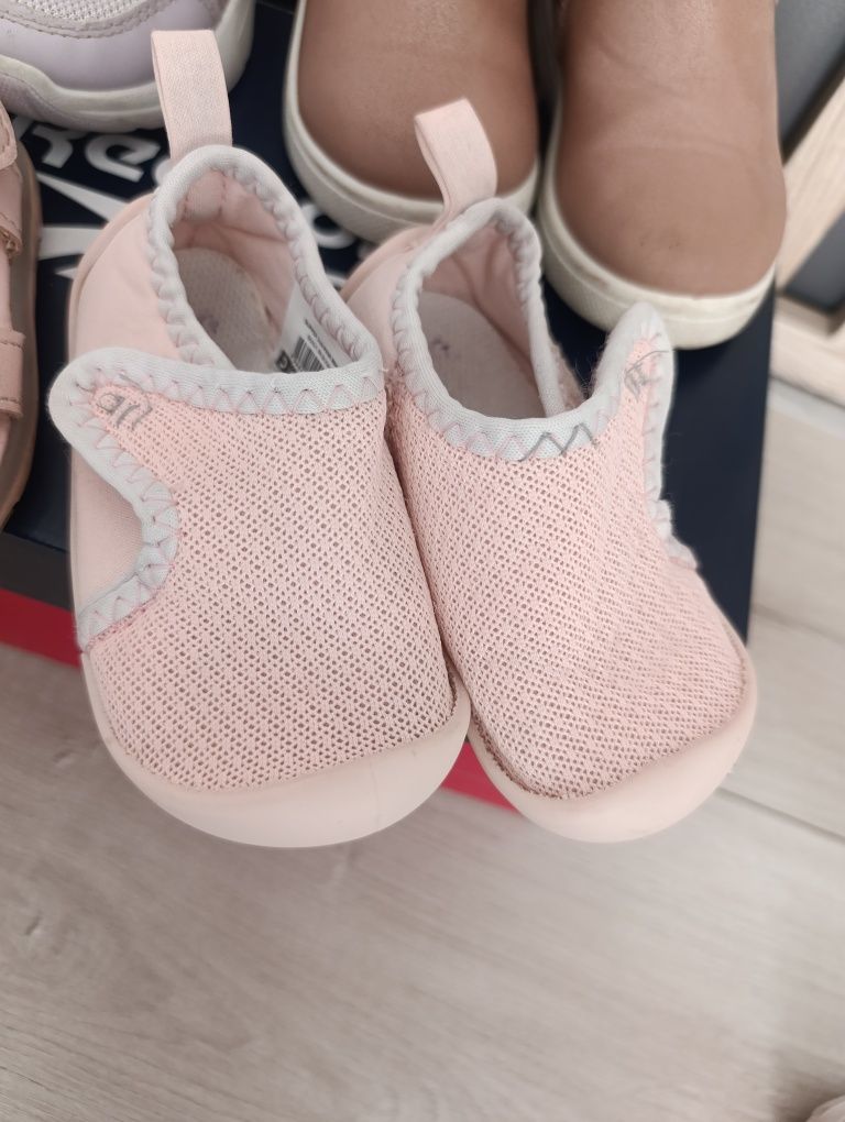 Buty dla dziewczynki - rozmiar 22/jesienne, adidasy, kapcie, sandały