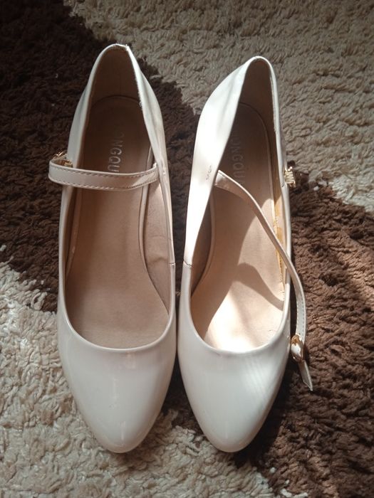 Продам лаковані туфлі