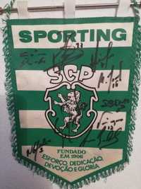 Galhardete oficial Sporting época 94/95 assinado pelos jogadores
