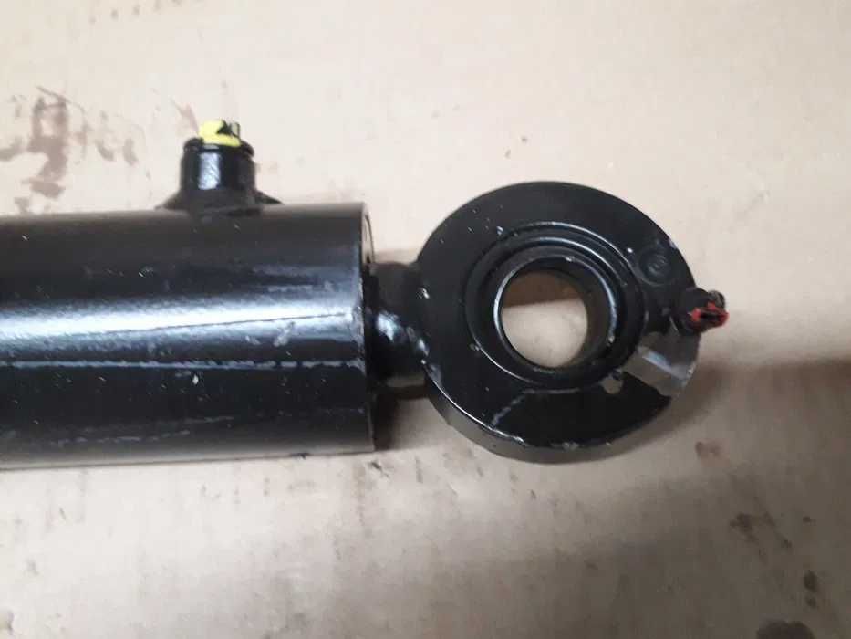 Siłownik cylinder hydrauliczny pomocniczy C-385 #