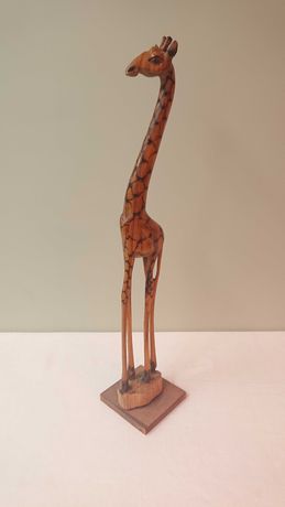 Статуэтка жирафа из натурального дерева ручной работы.