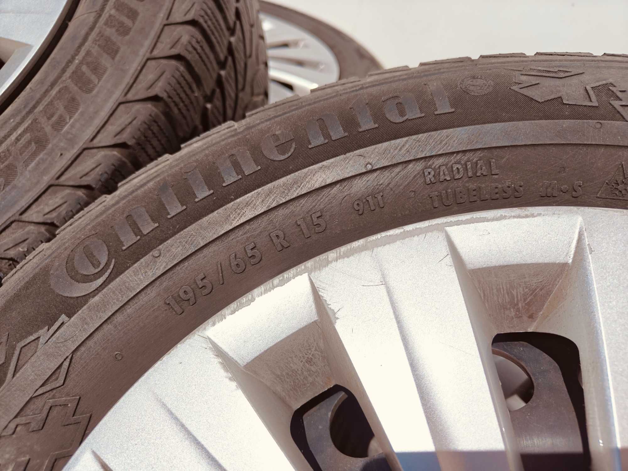 Jantes de ferro com pneus 195/65 R 15 de Inverno