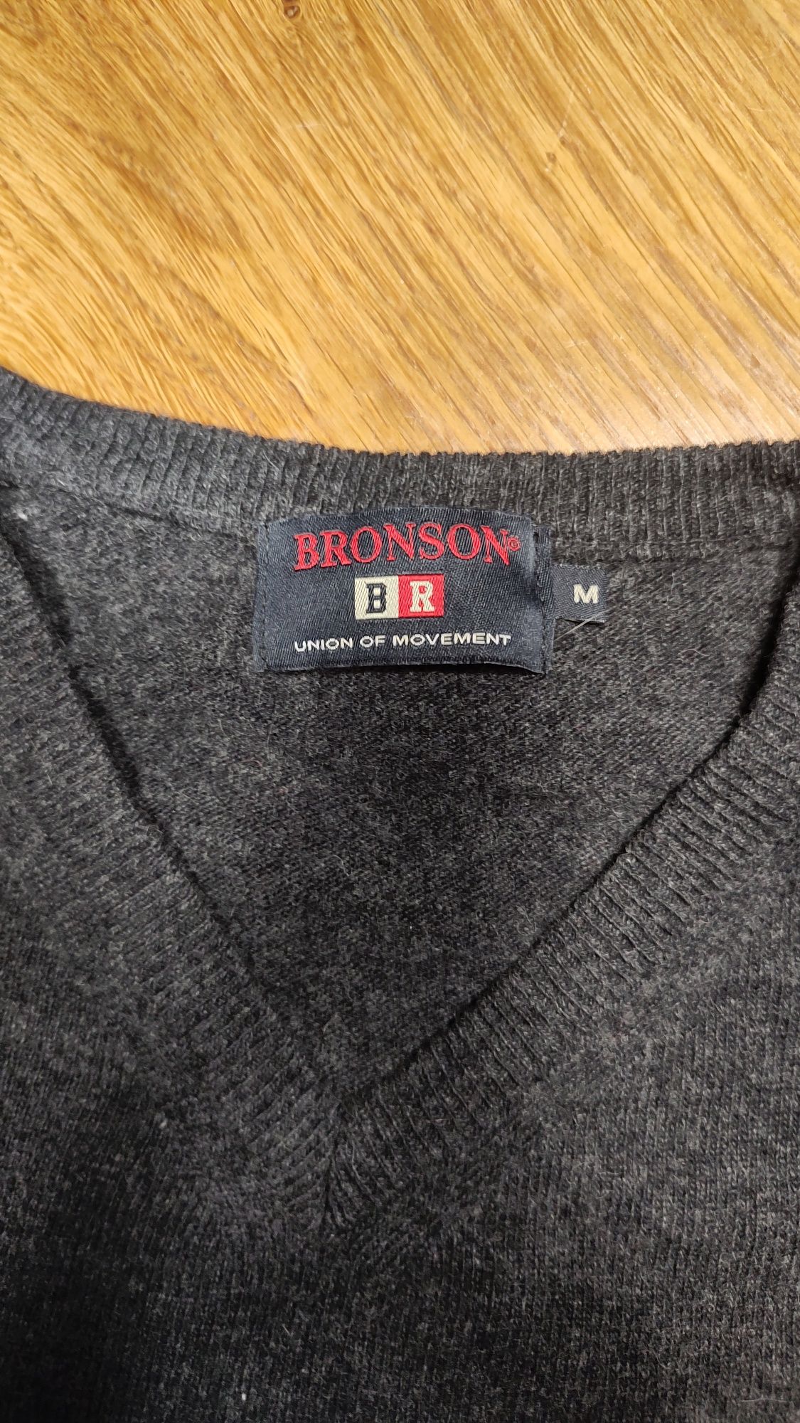 Sweter marki Bronson, 100%welna owcza