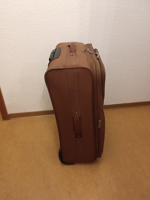 Чемодан большой размер L -72 см