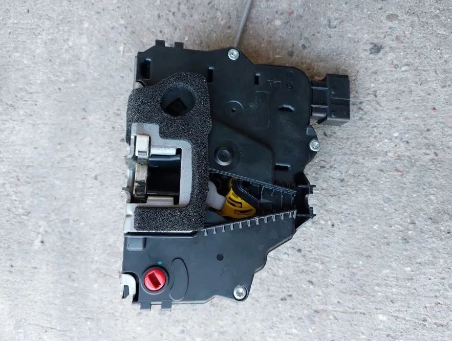 Zamek drzwi tylnych tył Opel Meriva B II