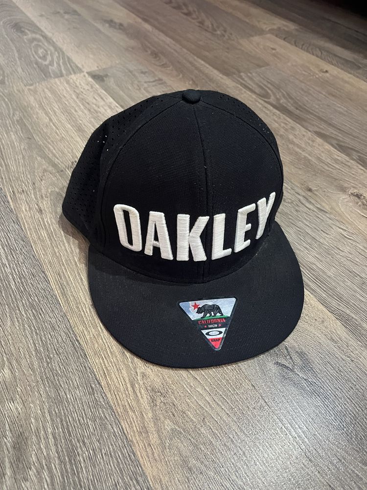 Oakley снепбек кепка