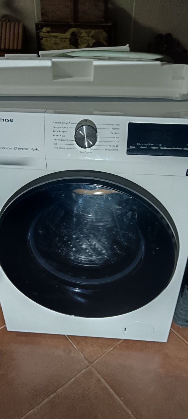 Máquina de lavar e secar roupa Hisense