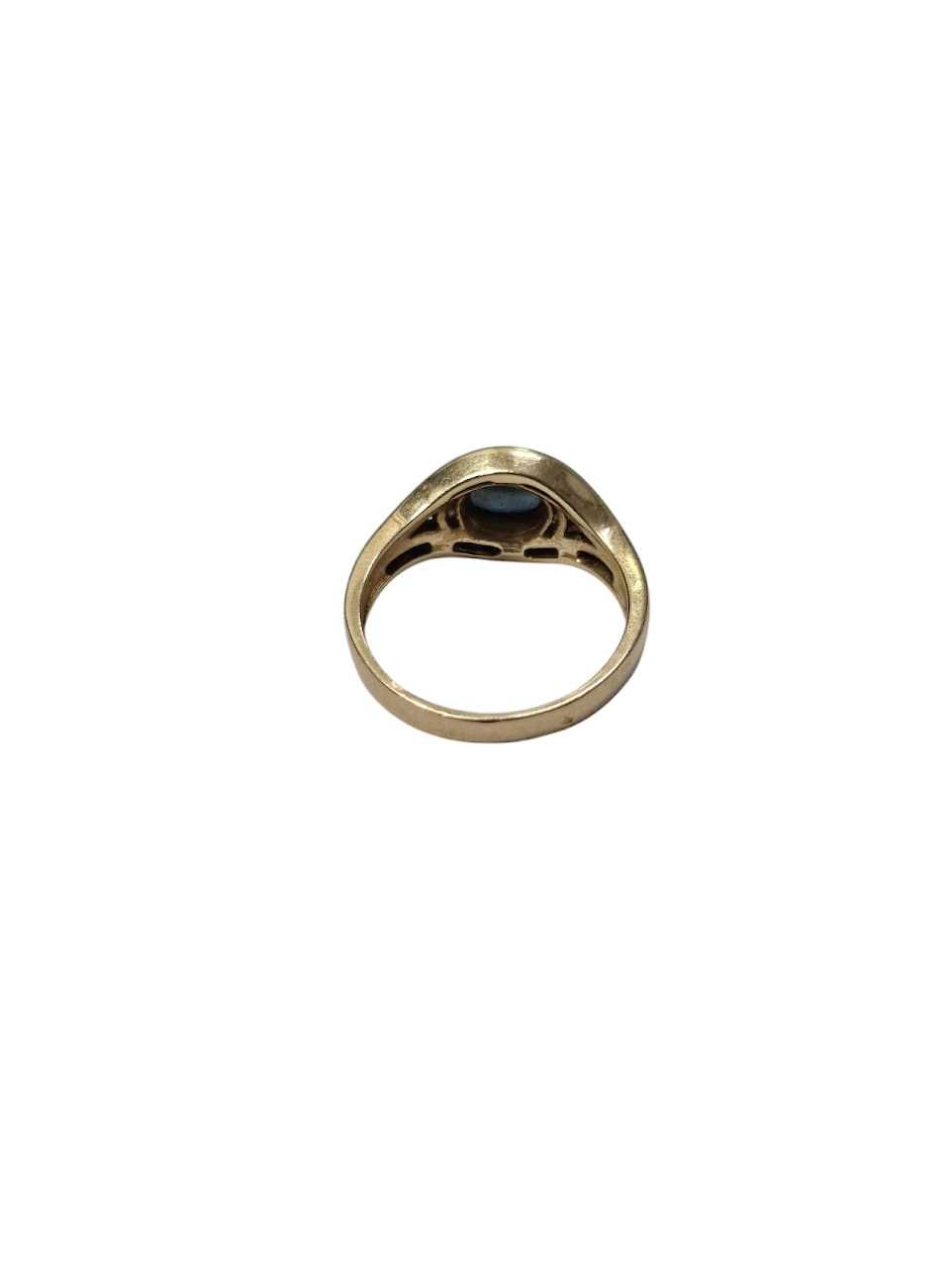 Złoty Pierścionek z Szafirem 0,7ct i Diamentami 0,24ct - 585 / 3,77g