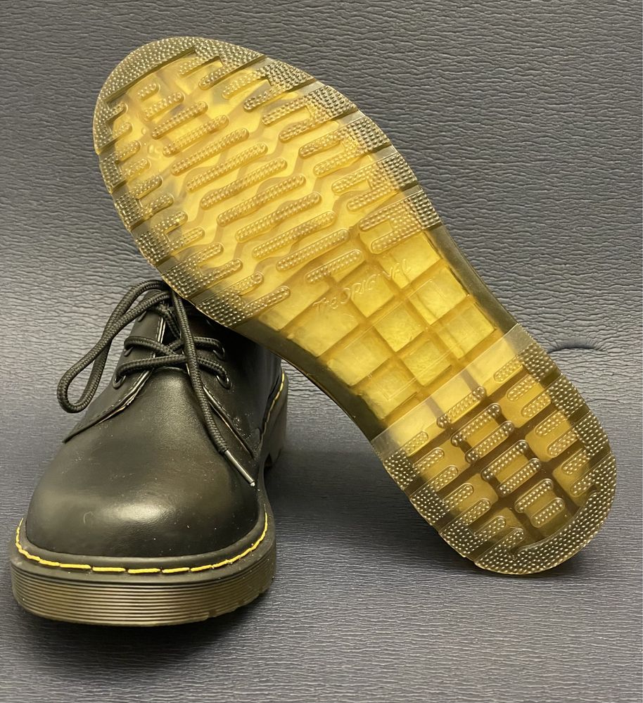 Półbuty glany klasyczne czarne unisex eleganckie Dr Martin
