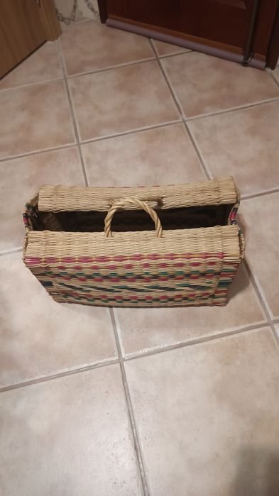 Cesta em vime com pouco uso
