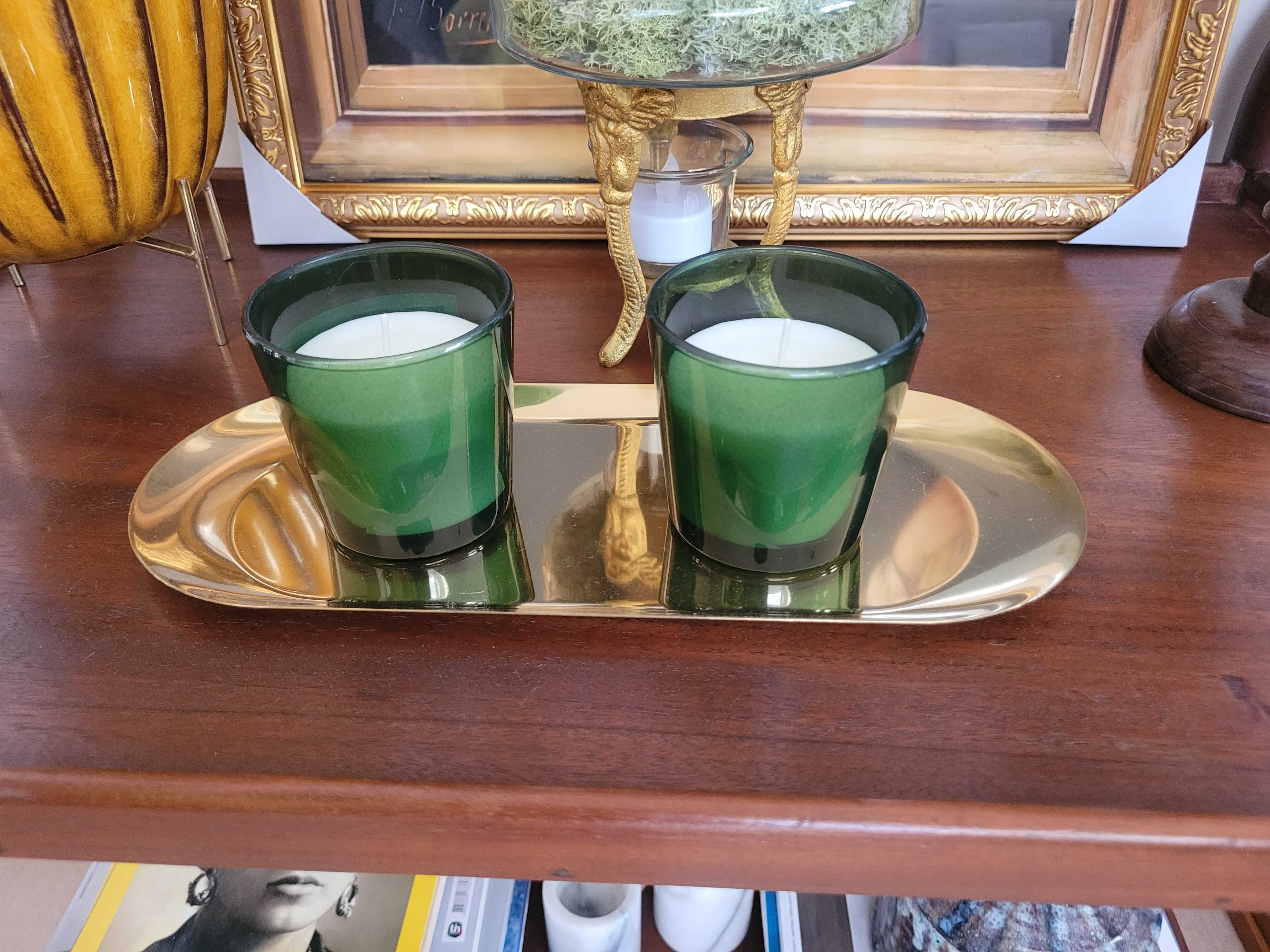 Peças antigas de decoração com velas de cheiro