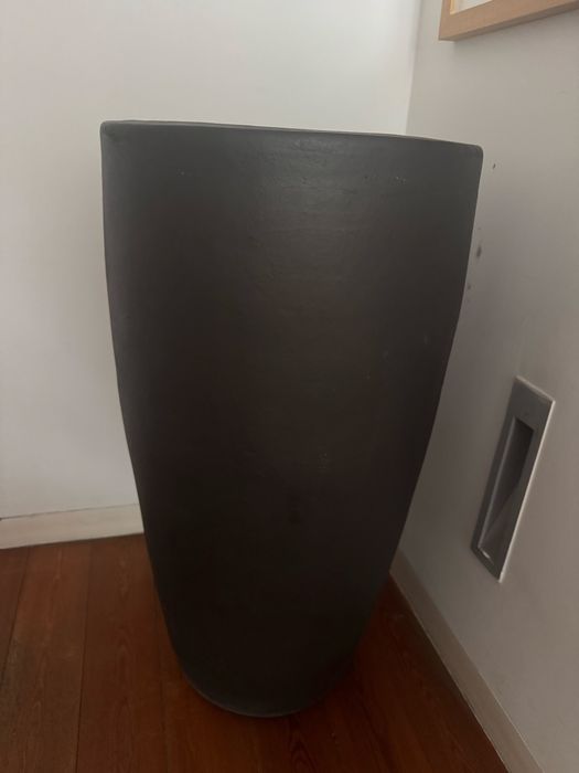 Vendo Vaso Cinzento de grandes dimensoes
