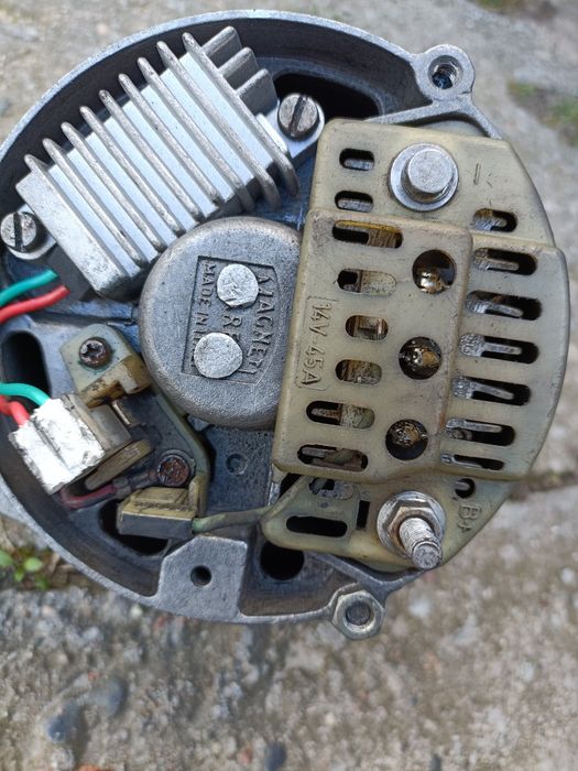 Alternator do Ursus C 360 3P, Iveco 14V  45A Magneti Marelli.