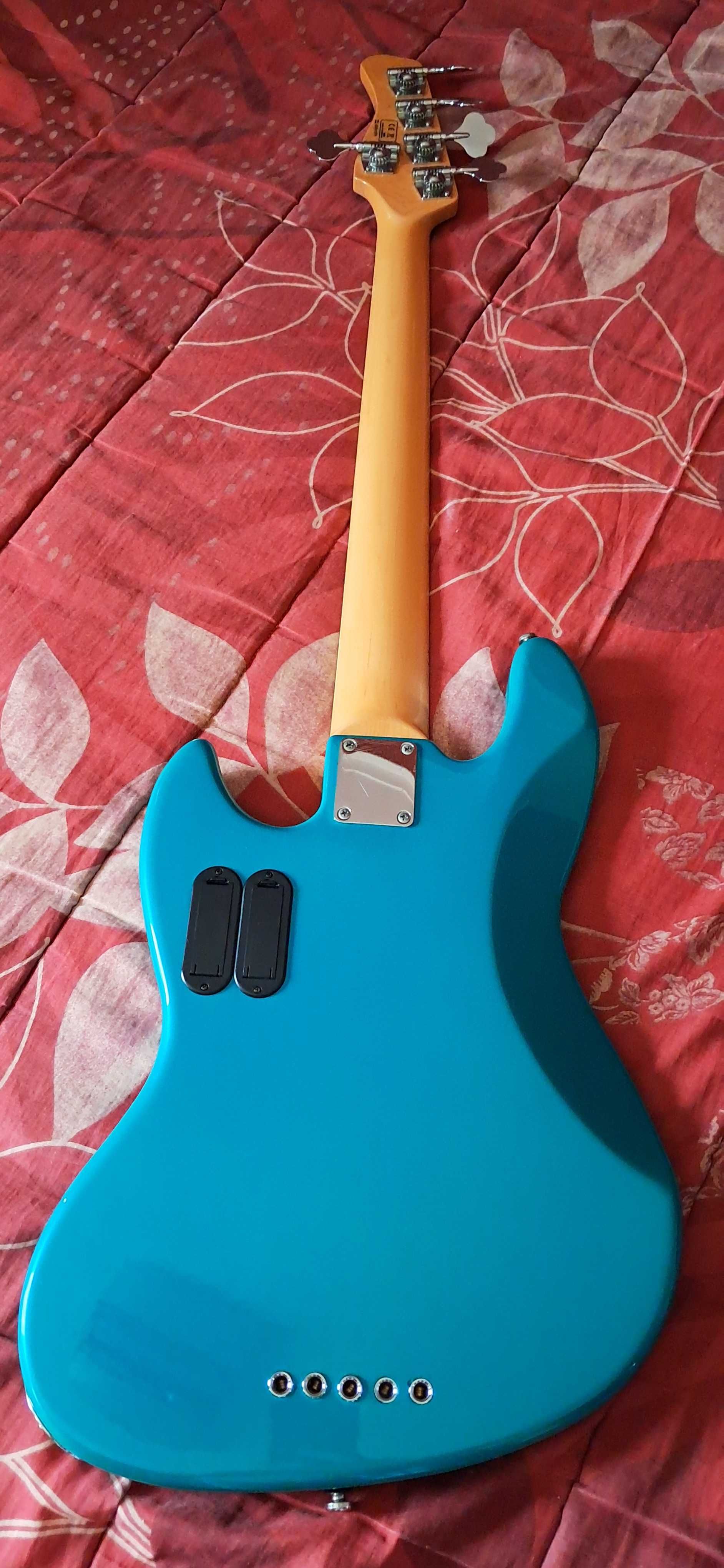 Baixo Sire Marcus  Miller V7 5 cordas personalizado