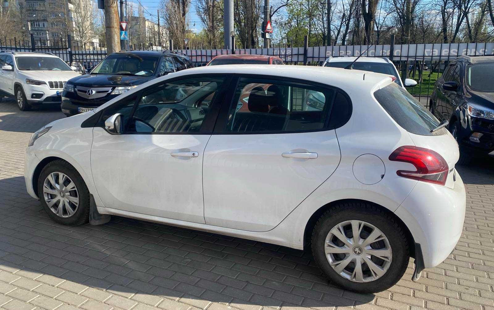 Peugeot 208 2017 року 1,2 л./бензин