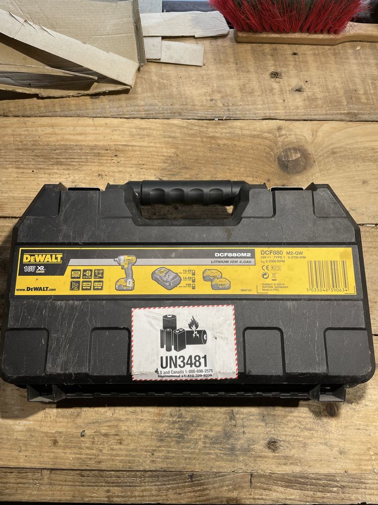 Гайковерт DeWALT DCF 880