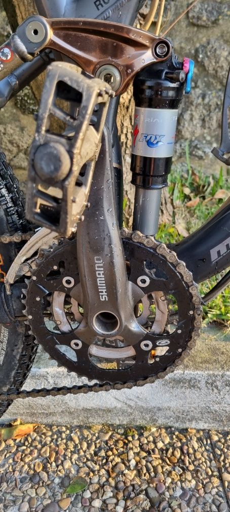 (Com papeis, ver fotos) Specialized Stumpjumper Elite (roda26)