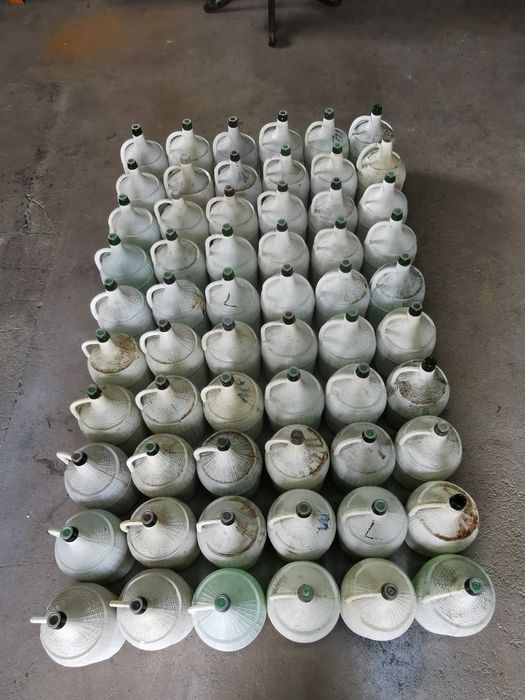 60 garrafões de 5 litros