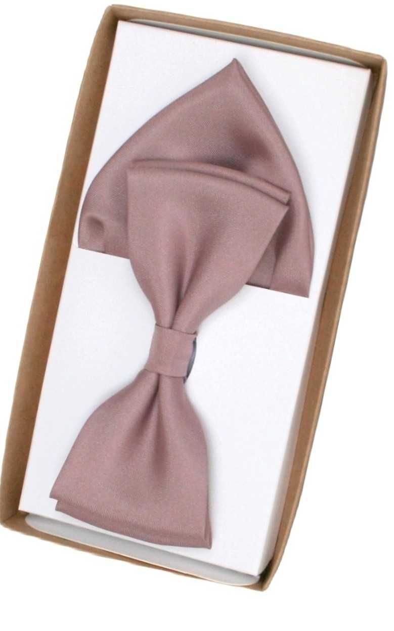 Elegancka mucha z poszetką, pudrowy róż