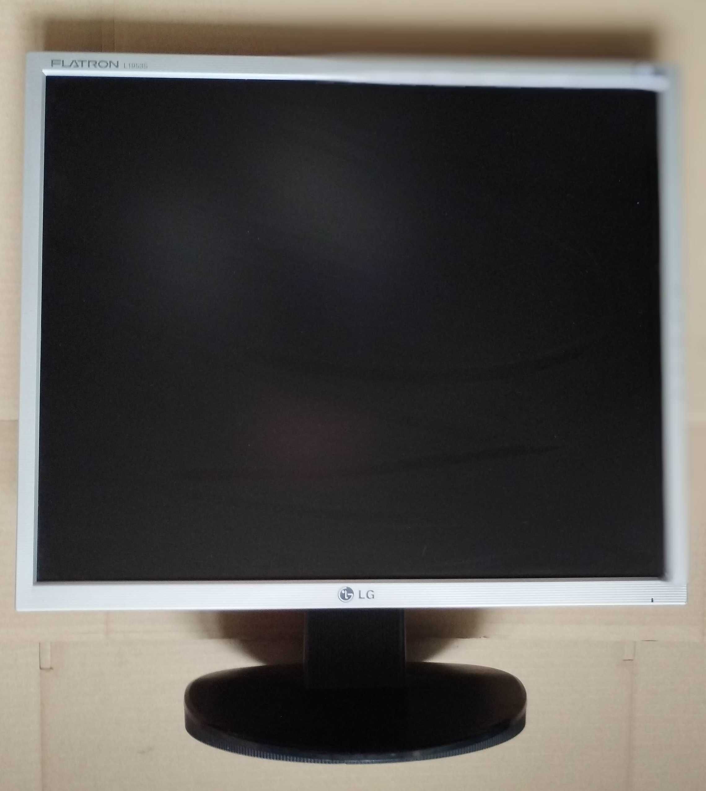 Монитор 19" LG Electronics L1953S-SF в хорошем состоянии
