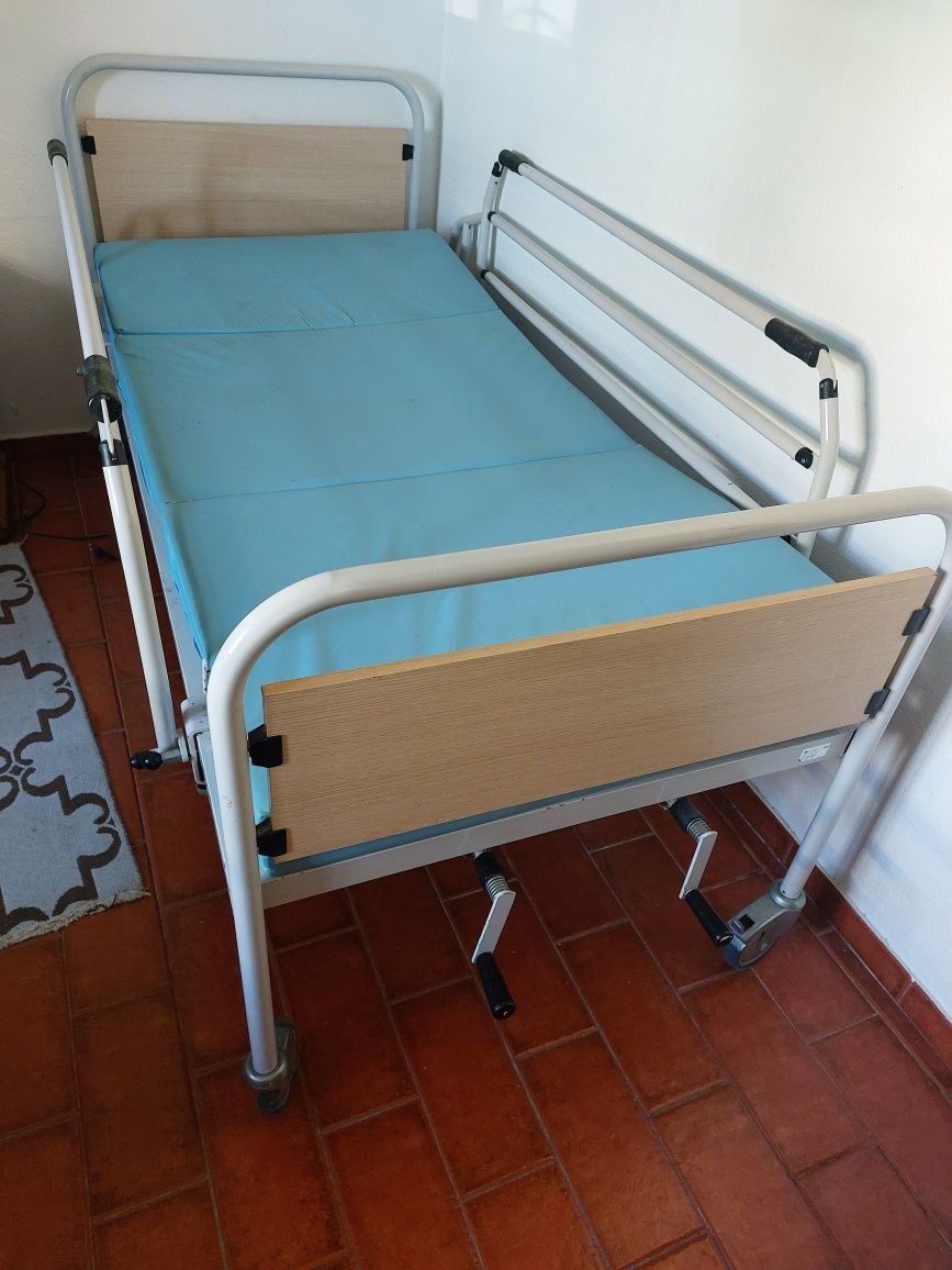 Cama ortopédica c/ colchão anti-escaras