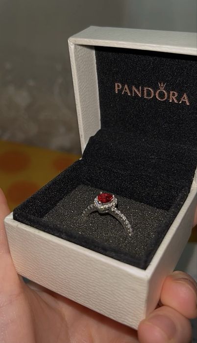 Кольцо Pandora “Червоне серце»