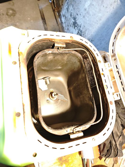 Хлібопічка в гарному робочому стані