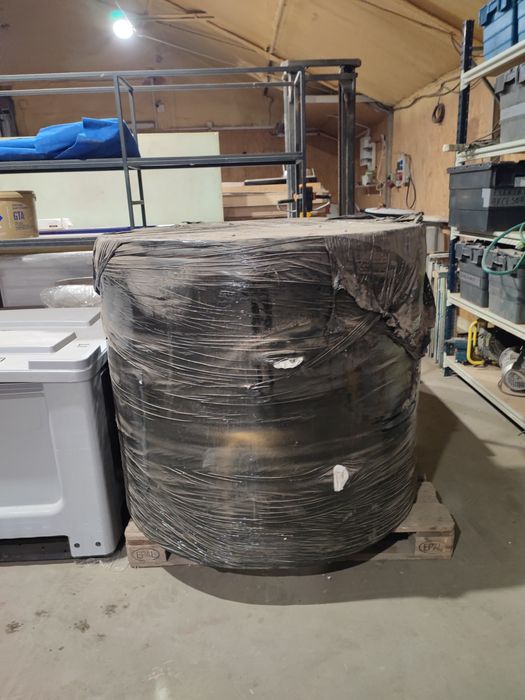 Czyściwo papierowe 110 x 120 cm szpulą na palecie euro