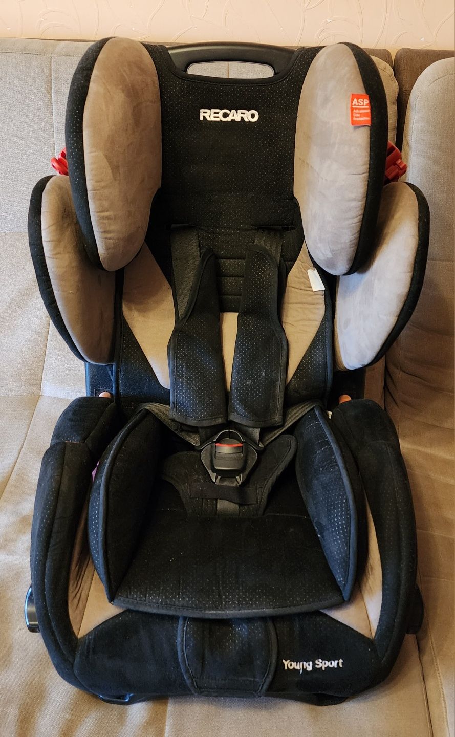 Автокрісло дитяче recaro young sport