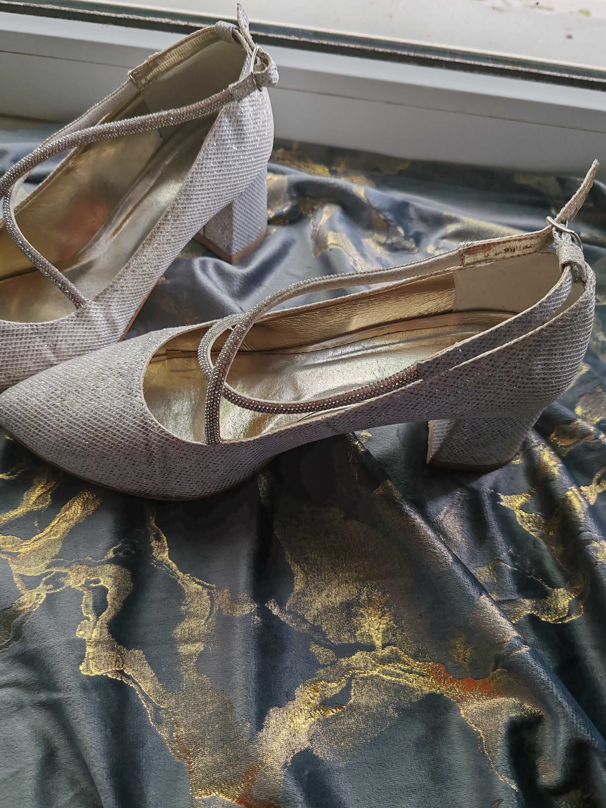 Buty ślubne brokatowe