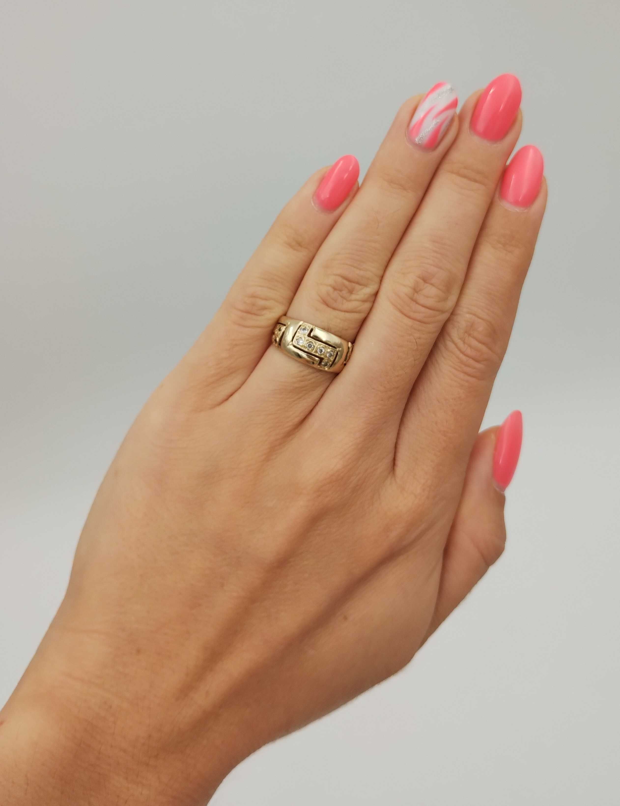 Piękny złoty pierścionek z cyrkoniami rozmiar 11 585/14k/3,58g Lombard