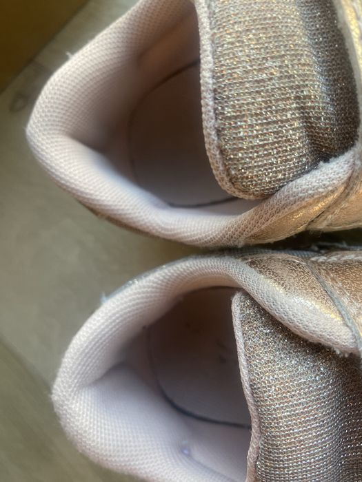 Продам б/у кросівки для дівчинки Bata 31 розмір