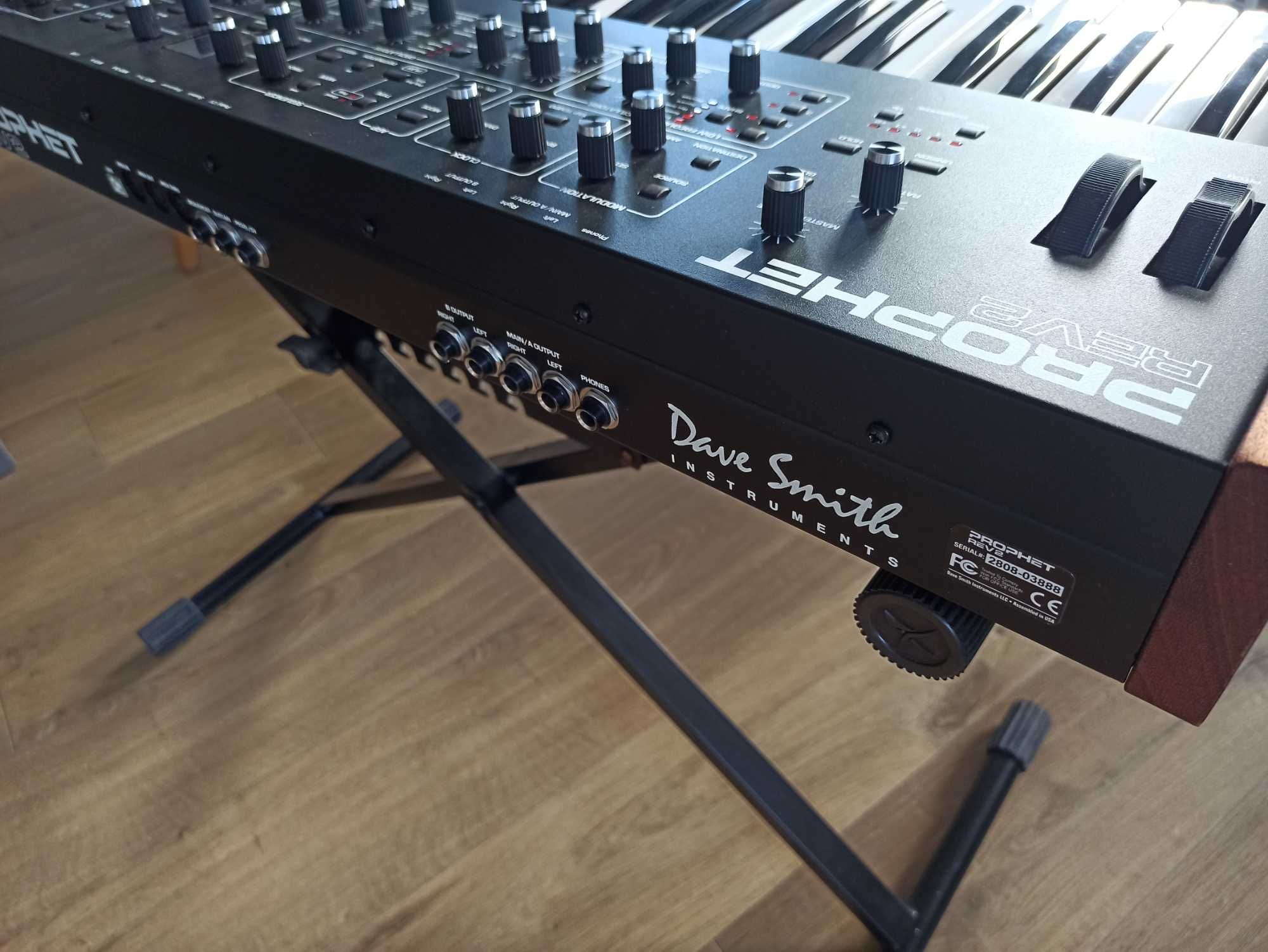 Sequential Prophet REV2 16 Voice syntezator