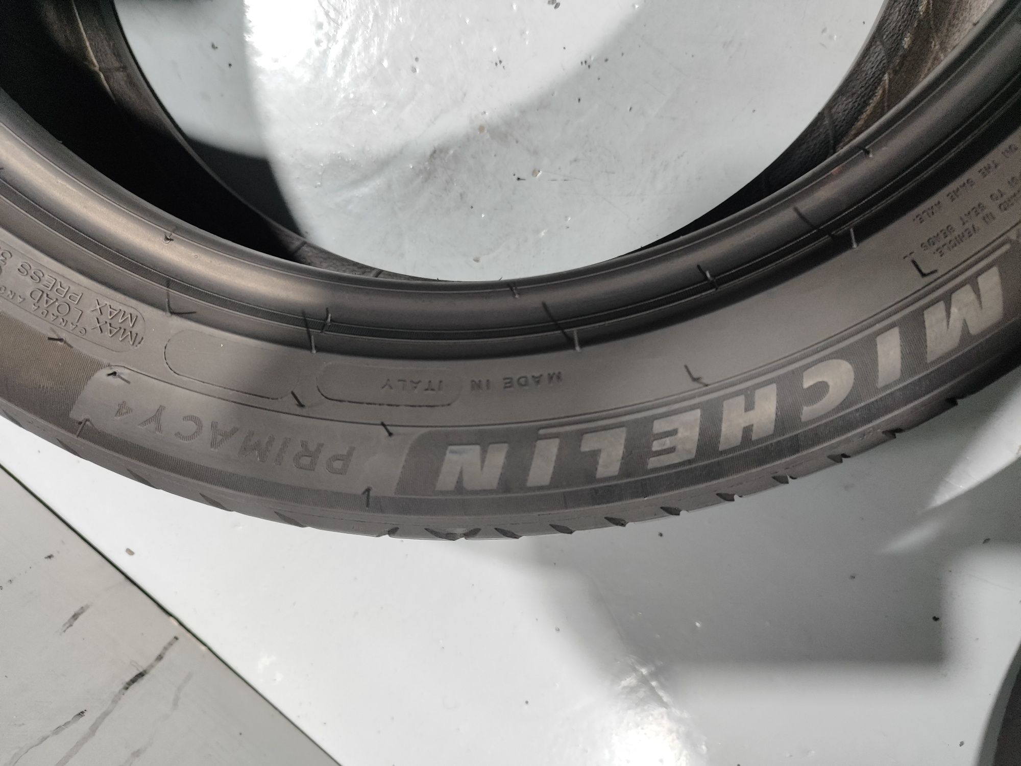 2 pneus semi novos 225-45R17 Michelin - Oferta dos Portes