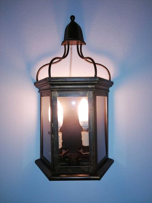 Candeeiro de parede em metal