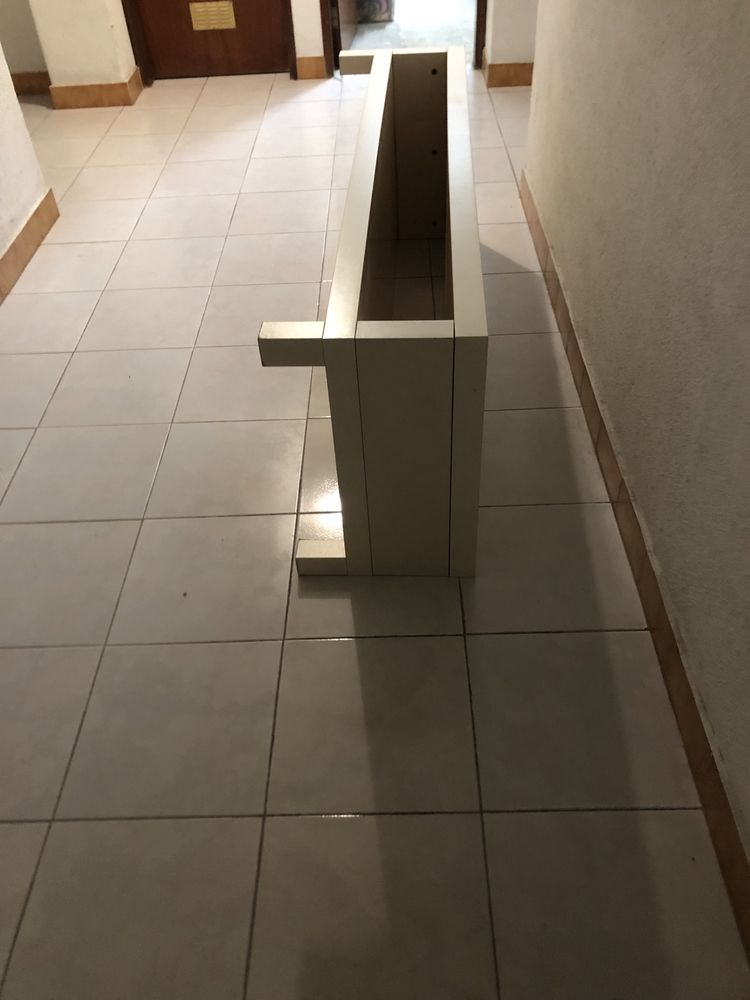 Mesa baixa para TV do Ikea modelo Lack