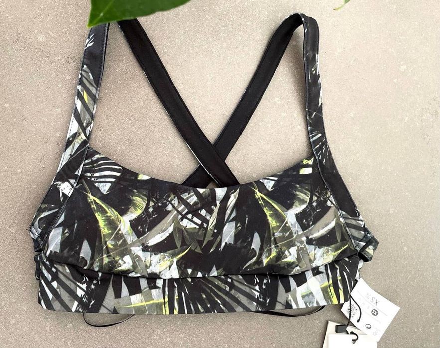 Спортивний жіночий топ