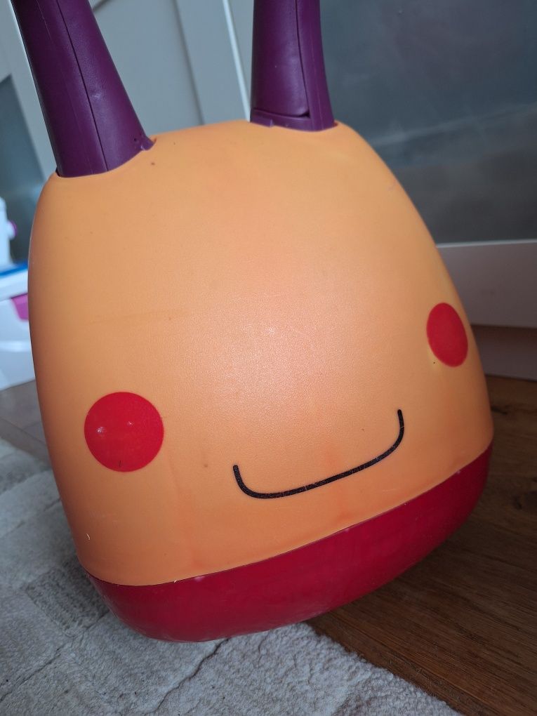 B.toys Żuczek Buggly jeździk dla malucha interaktywny ze schowkiem