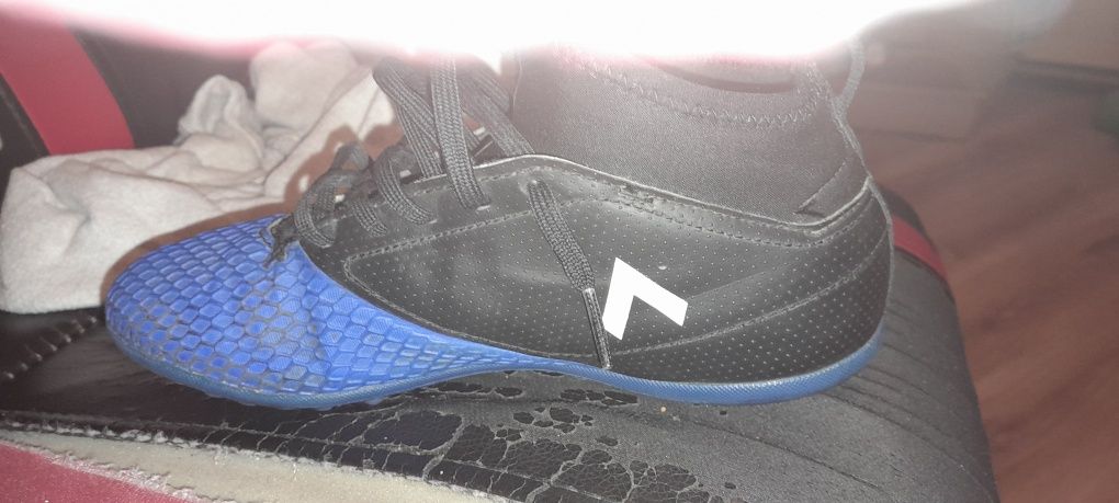 Buty na piłkę 36