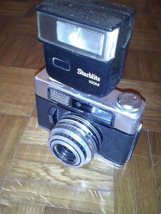 Máquina fotográfica vintage da marca VITORET, modelo Voigtlander