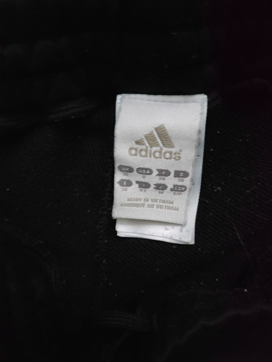 świetne dresowe spodnie Adidas