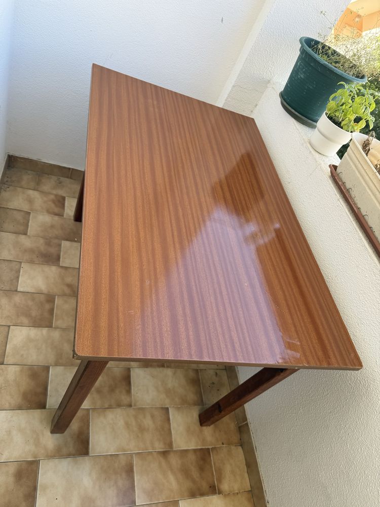Mesa madeira de lei
