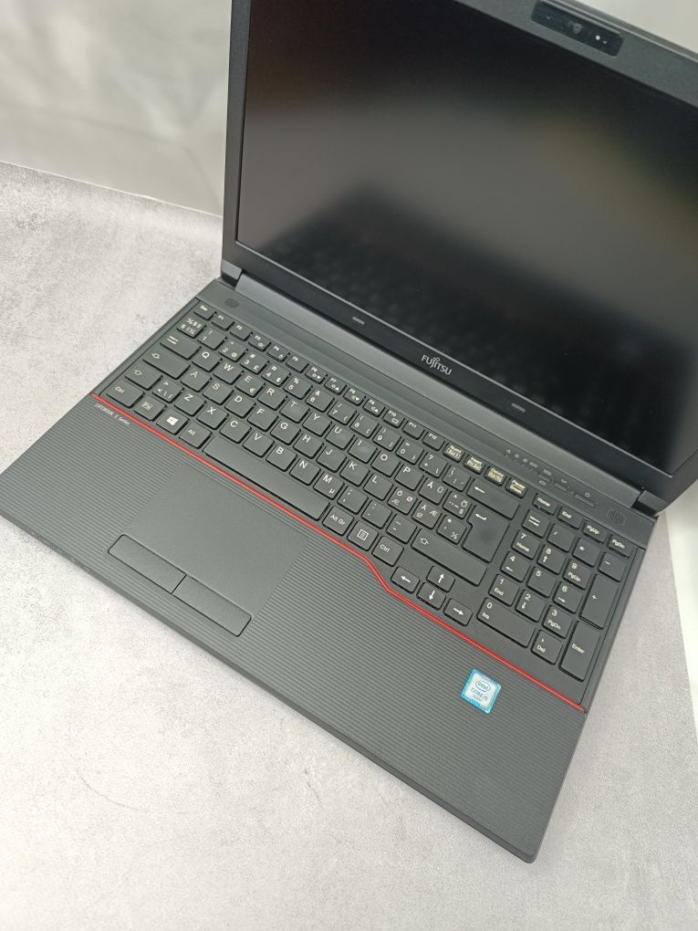 Ноутбук Fujitsu LIFEBOOK E556/i3-6100U/8 ГБ/256 GB/15.6 "  HD/Гарантія