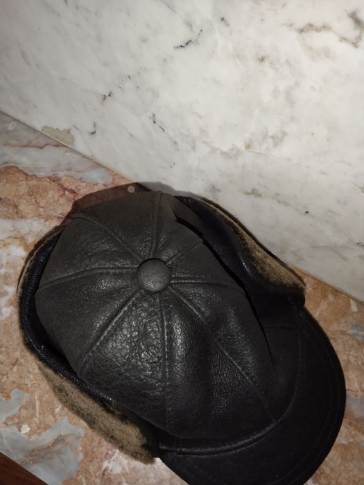 Skórzana czapka uszatka zimowa