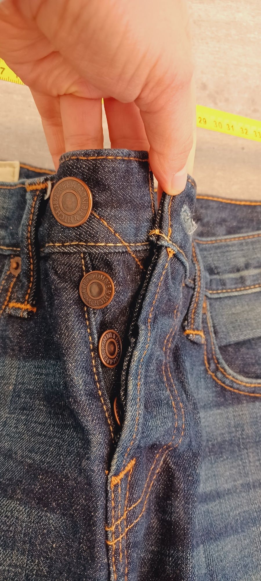 Spodnie jeansowe Abercrombie & Fitch W28 L30