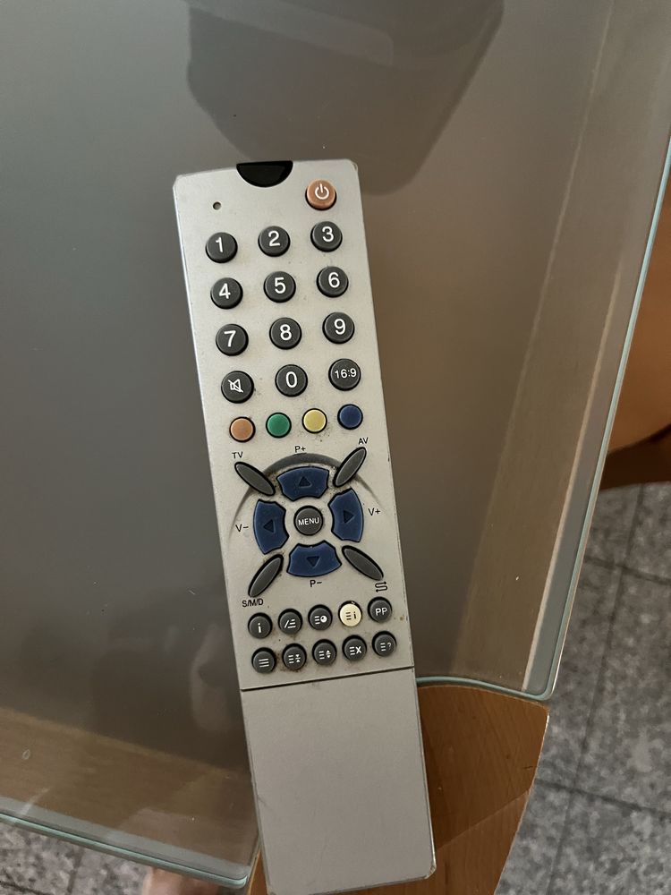 Tv - Televisao com comando + cabo de antena e suporte de parede