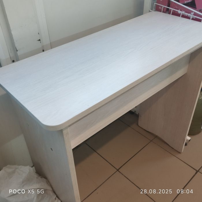 Стол ,в отличном состоянии